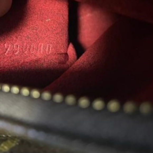 Louis Vuitton Viva Cite MM Shoulder Bag - Picture 17 of 17